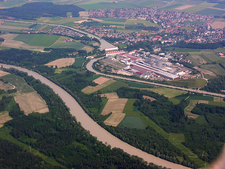 Umzug von Töging am Inn nach Zypern per Container: Aerials Bavaria in Töging am Inn – Foto: Hansueli Krapf, CC BY-SA 3.0, via Wikimedia Commons Umzug von Töging am Inn nach Zypern per Container: Aerials Bavaria in Töging am Inn