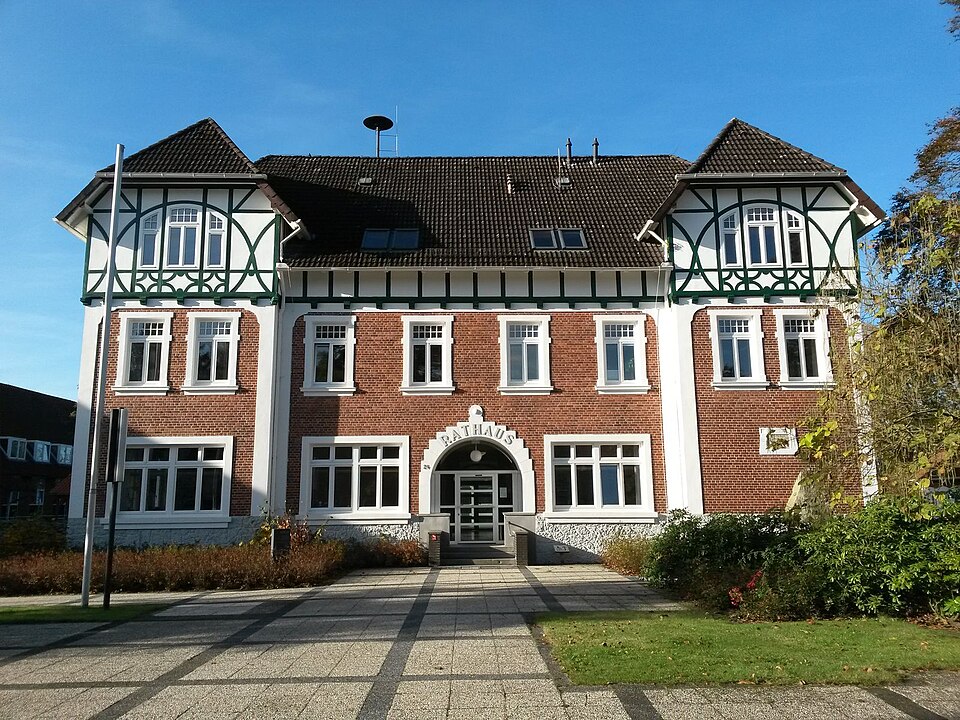 Umzug von Tostedt nach Zypern per Container: Tostedt Rathaus – Foto: smarties, CC BY-SA 3.0, via Wikimedia Commons Umzug von Tostedt nach Zypern per Container: Tostedt Rathaus