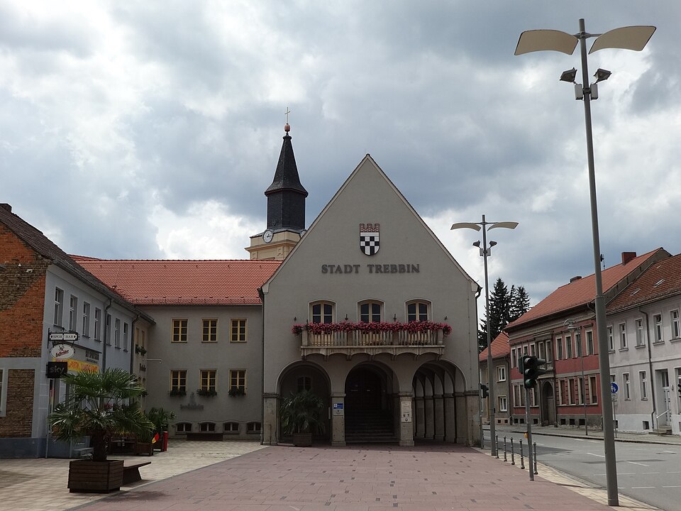 Umzug von Trebbin nach Zypern per Container: Trebbin Rathaus Juli – Foto: Assenmacher, CC BY-SA 3.0, via Wikimedia Commons Umzug von Trebbin nach Zypern per Container: Trebbin Rathaus Juli