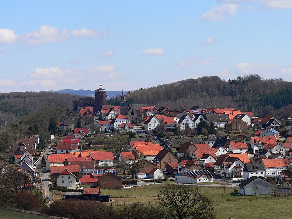 Umzug von Trendelburg nach Zypern per Container: Tendelburg in Trendelburg – Foto: Presse03, CC BY-SA 3.0, via Wikimedia Commons Umzug von Trendelburg nach Zypern per Container: Tendelburg in Trendelburg