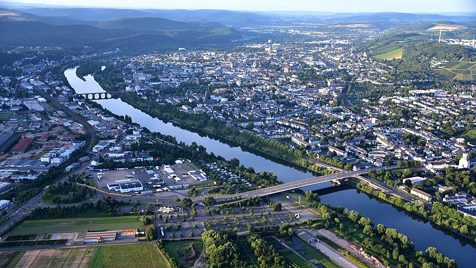 Umzug von Trier nach Zypern per Container: Stadtansicht Trier – Foto: Wolkenkratzer, CC BY-SA 4.0, via Wikimedia Commons Umzug von Trier nach Zypern per Container: Stadtansicht Trier