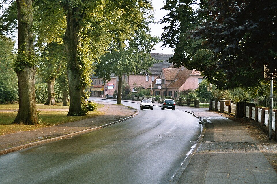 Umzug von Trittau nach Zypern per Container: Trittau Kirchenstraße – Foto: Dguendel, CC BY 3.0, via Wikimedia Commons Umzug von Trittau nach Zypern per Container: Trittau Kirchenstraße