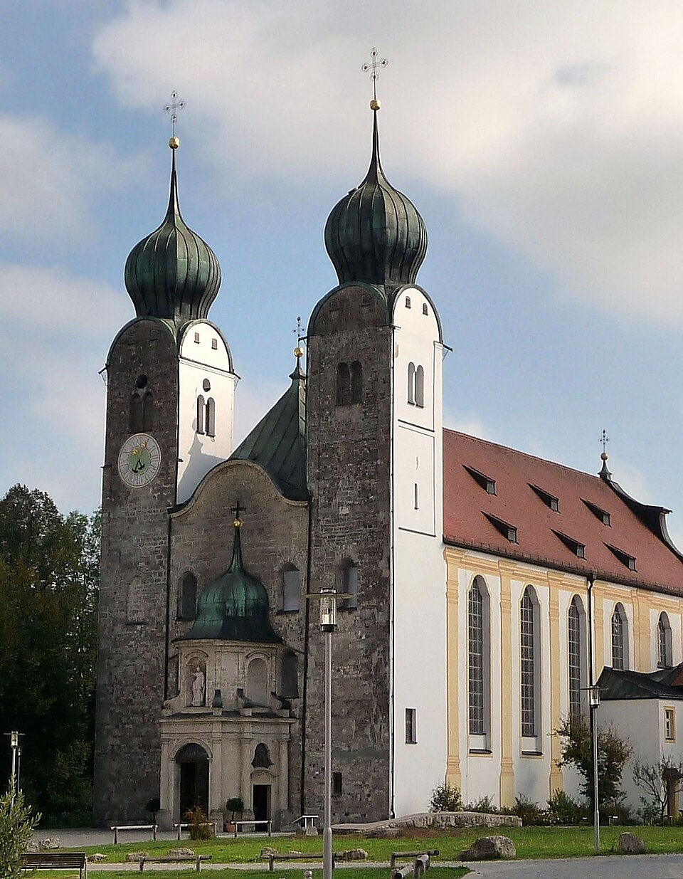 Umzug von Trostberg an der Alz nach Zypern per Palette: Klosterkirche St. Margarethen, Kloster Baumburg in Trostberg an der A
