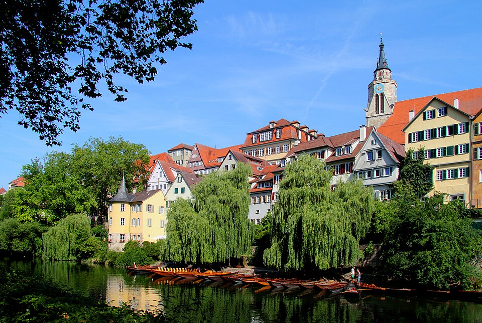 Umzug von Tübingen nach Zypern per Container: Neckarfront in Tübingen – Foto: Rabe!, CC BY-SA 3.0, via Wikimedia Commons Umzug von Tübingen nach Zypern per Container: Neckarfront in Tübingen