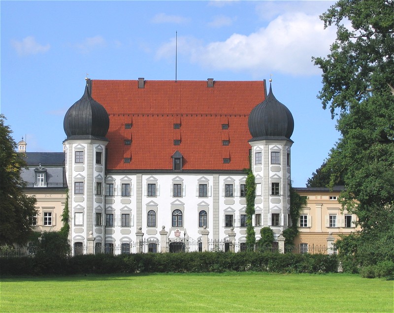 Umzug von Tuntenhausen nach Zypern per Container: Schloss in Tuntenhausen – Foto: Rufus46, CC BY-SA 3.0, via Wikimedia Commons Umzug von Tuntenhausen nach Zypern per Container: Schloss in Tuntenhausen