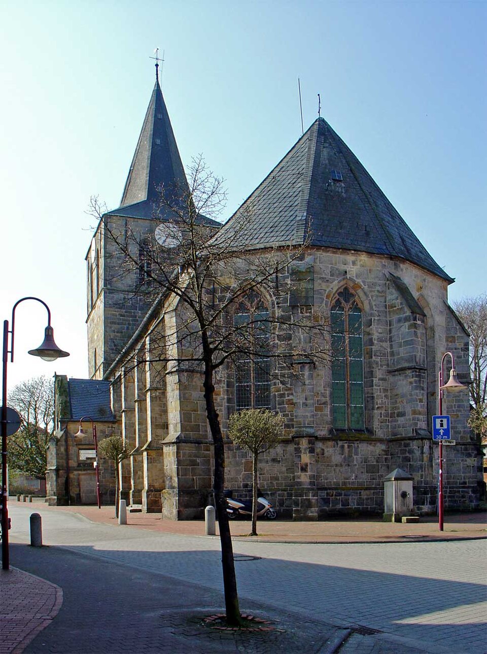 Umzug von Uelsen nach Zypern per Container: Kerk Uelsen – Foto: Gouwenaar, Public domain, via Wikimedia Commons Umzug von Uelsen nach Zypern per Container: Kerk Uelsen