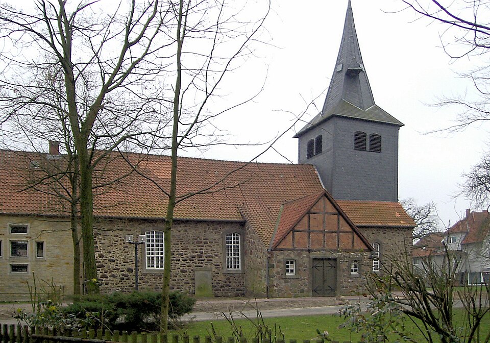 Umzug von Uetze nach Zypern per Container: Hänigsen, St. Petri-Kirche in Uetze – Foto: Rauenstein, CC BY-SA 3.0, via Wikimedia Commons Umzug von Uetze nach Zypern per Container: Hänigsen, St. Petri-Kirche in Uetze