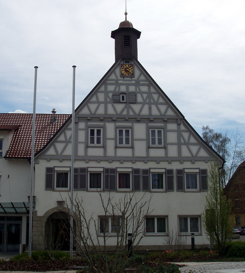 Umzug von Uhingen nach Zypern per Container: Rathaus Uhingen – Foto: Christof Essig, CC BY-SA 3.0, via Wikimedia Commons Umzug von Uhingen nach Zypern per Container: Rathaus Uhingen