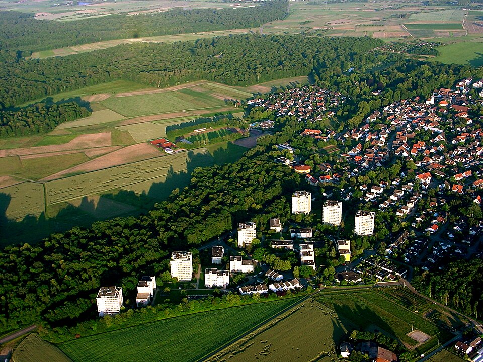 Umzug von Umkirch nach Zypern per Container: Stadtansicht Umkirch – Foto: Norbert Blau (= user Luftfahrer) – Weitere Luftbilder von Umkirch, CC BY-SA 3.0, via Wikimedia Commons Umzug von Umkirch nach Zypern per Container: Stadtansicht Umkirch