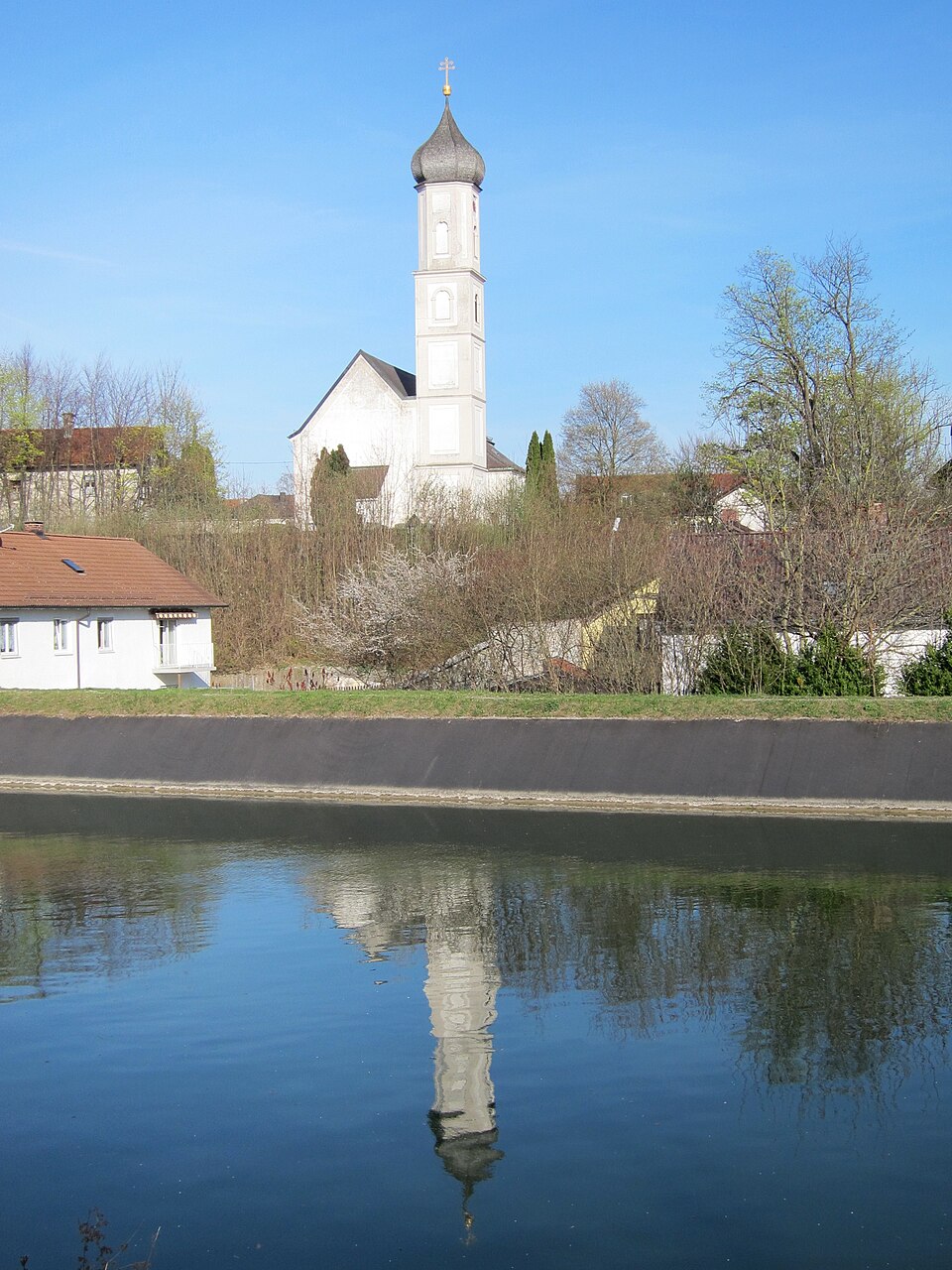 Umzug von Unterföhring nach Zypern per Container: M Isar K – Foto: AHert, CC BY-SA 3.0, via Wikimedia Commons Umzug von Unterföhring nach Zypern per Container: M Isar K