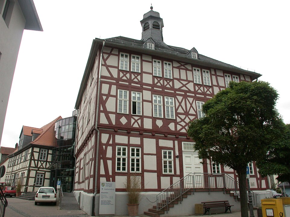 Umzug von Usingen nach Zypern per Container: Usingen Rathaus – Foto: Volker Thies (Asdrubal), CC BY-SA 3.0, via Wikimedia Commons Umzug von Usingen nach Zypern per Container: Usingen Rathaus