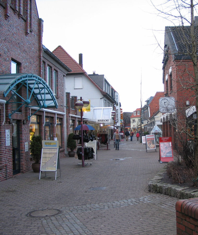 Umzug von Varel nach Zypern per Container: Varel Innenstadt – Foto: Aineias (talk · contribs), CC BY-SA 3.0, via Wikimedia Commons Umzug von Varel nach Zypern per Container: Varel Innenstadt