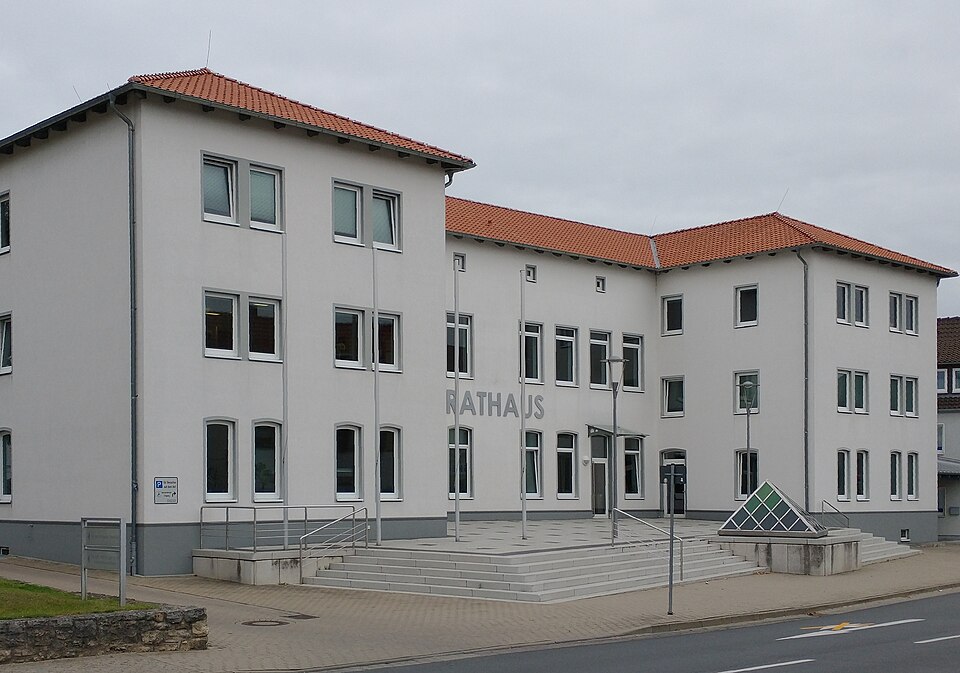 Umzug von Vechelde nach Zypern per Container: Vechelde town hall – Foto: Rilegator, CC BY-SA 4.0, via Wikimedia Commons Umzug von Vechelde nach Zypern per Container: Vechelde town hall