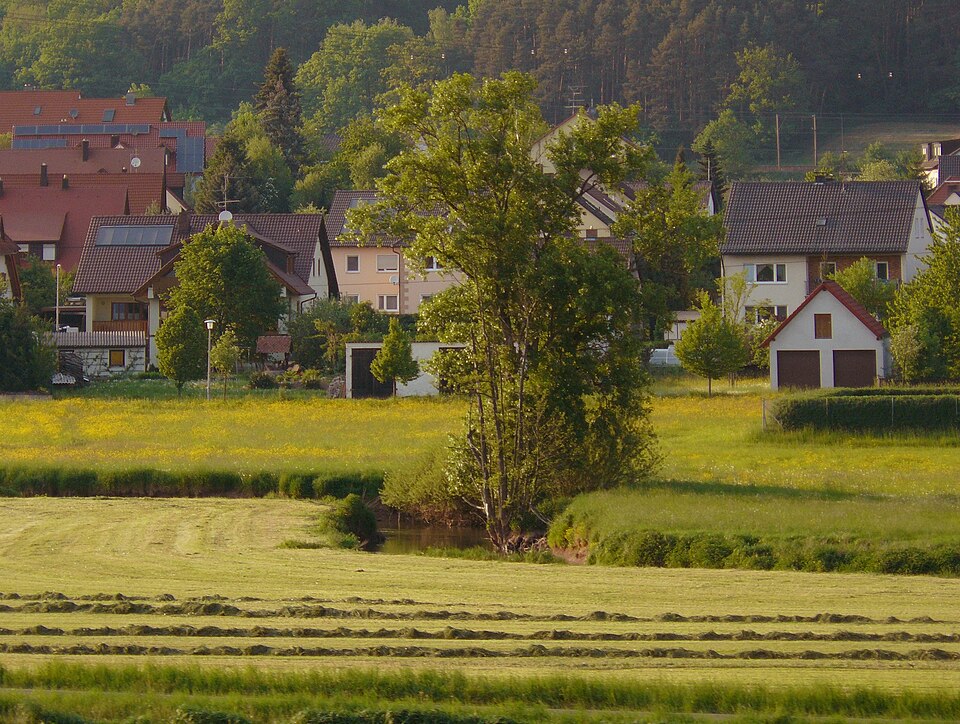 Umzug von Veitsbronn nach Zypern per Container: Zenn bei Retzelfembach in Veitsbronn – Foto: Achates, CC BY-SA 3.0, via Wikimedia Commons Umzug von Veitsbronn nach Zypern per Container: Zenn bei Retzelfembach in Veitsbronn