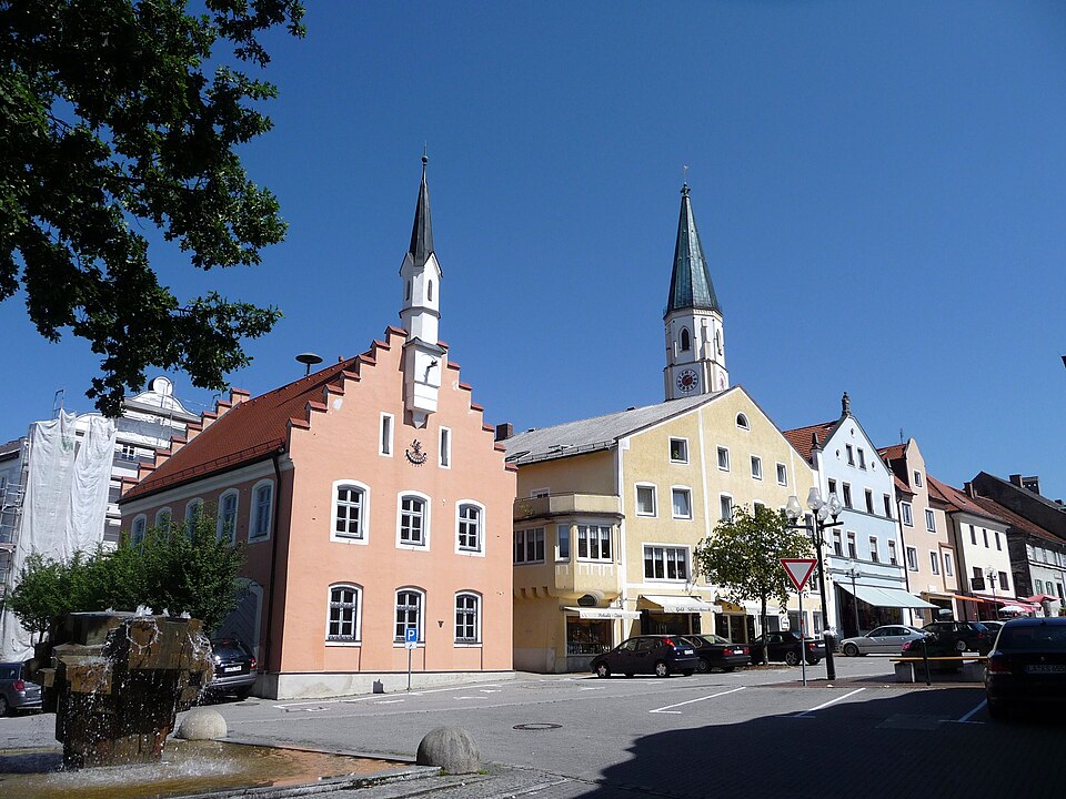 Umzug von Velden nach Zypern per Container: Marktplatz Velden – Foto: Konrad Lackerbeck, CC BY 3.0, via Wikimedia Commons Umzug von Velden nach Zypern per Container: Marktplatz Velden