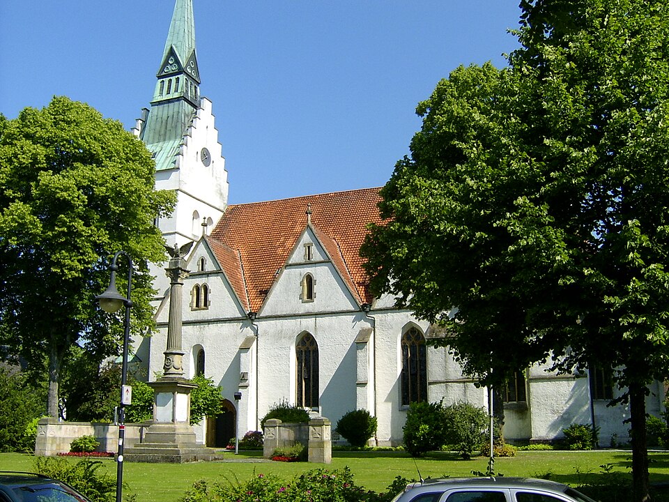 Umzug von Versmold nach Zypern per Container: Versmold Kirche – Foto: Wikimedia-Autor, CC BY-SA 3.0, via Wikimedia Commons Umzug von Versmold nach Zypern per Container: Versmold Kirche
