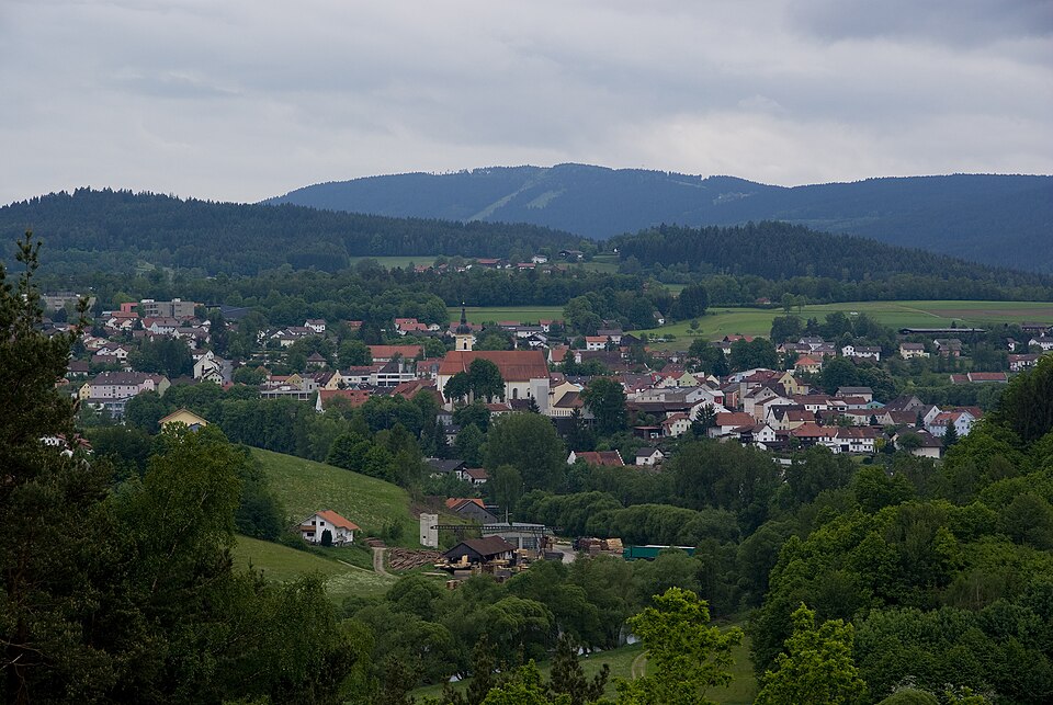 Umzug von Viechtach nach Zypern per Container: Stadtansicht Viechtach – Foto: Mike aus dem Bayerwald, CC BY-SA 3.0, via Wikimedia Commons Umzug von Viechtach nach Zypern per Container: Stadtansicht Viechtach