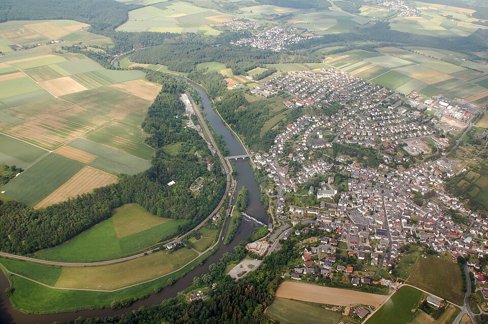 Umzug von Villmar nach Zypern per Container: Villmar Luftbild – Foto: Fritz Geller-Grimm, CC BY-SA 3.0, via Wikimedia Commons Umzug von Villmar nach Zypern per Container: Villmar Luftbild