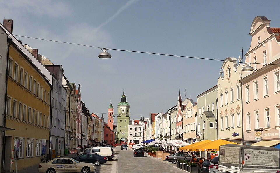 Umzug von Vilsbiburg nach Zypern per Container: Marktplatz Vilsbiburg – Foto: Konrad Lackerbeck, CC BY 3.0, via Wikimedia Commons Umzug von Vilsbiburg nach Zypern per Container: Marktplatz Vilsbiburg