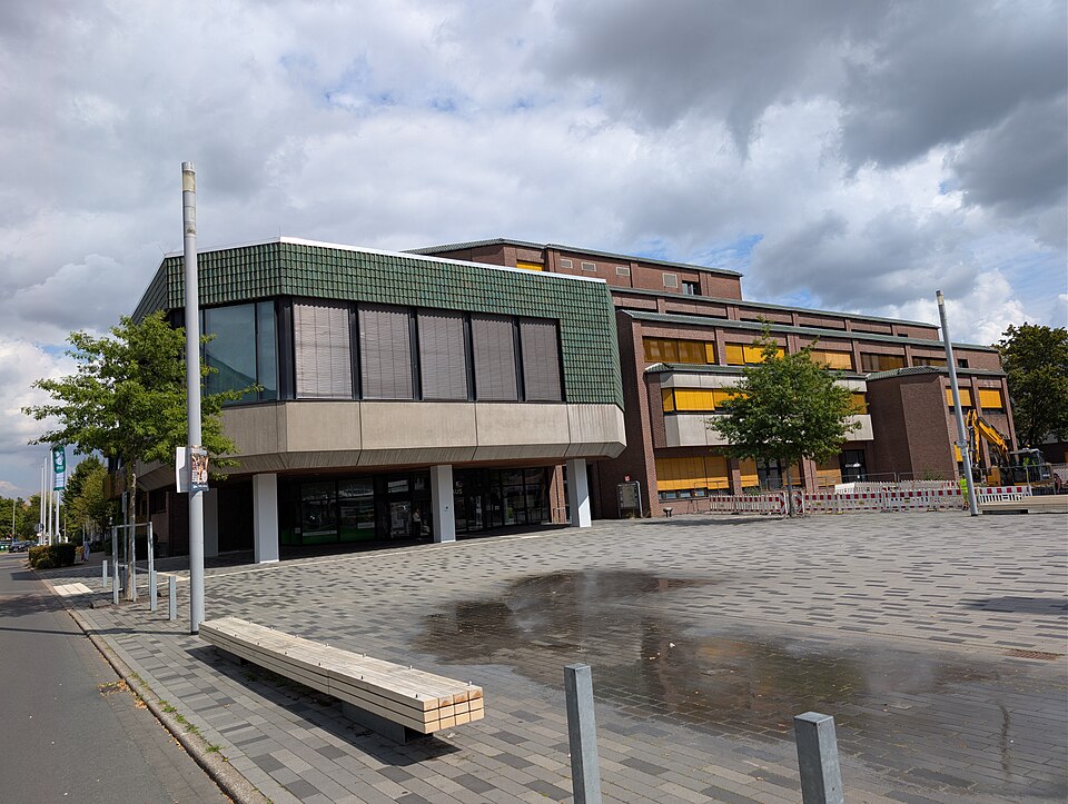 Umzug von Voerde (Niederrhein) nach Zypern per Palette: Rathaus Voerde in Voerde (Niederrhein) – Foto: Tohma (talk), CC BY-SA 4.0, via Wikimedia Commons Umzug von Voerde (Niederrhein) nach Zypern per Palette: Rathaus Voerde in Voerde (Niederrhein)