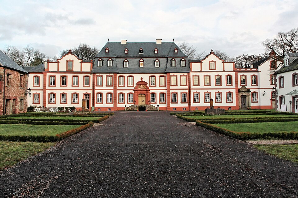 Umzug von Wadern nach Zypern per Container: Wadern Schloss