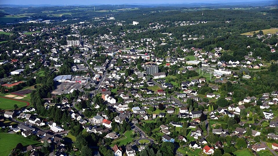 Umzug von Waldbröl nach Zypern per Container: Stadtansicht Waldbröl – Foto: Wolkenkratzer, CC BY-SA 4.0, via Wikimedia Commons Umzug von Waldbröl nach Zypern per Container: Stadtansicht Waldbröl