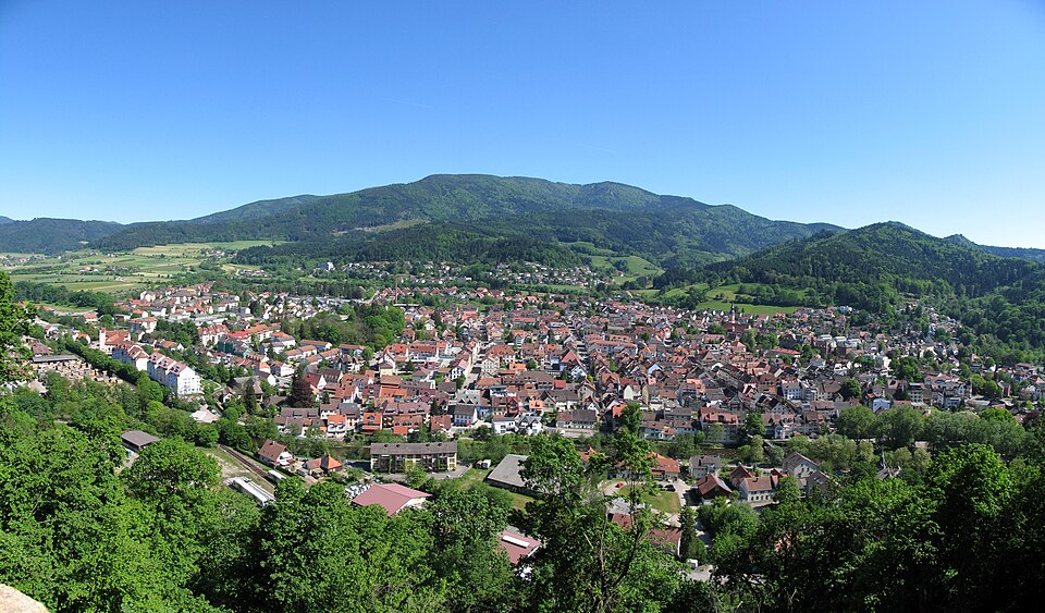 Umzug von Waldkirch nach Zypern per Container: Waldkirch Panorama – Foto: CrazyD, CC BY-SA 3.0, via Wikimedia Commons Umzug von Waldkirch nach Zypern per Container: Waldkirch Panorama