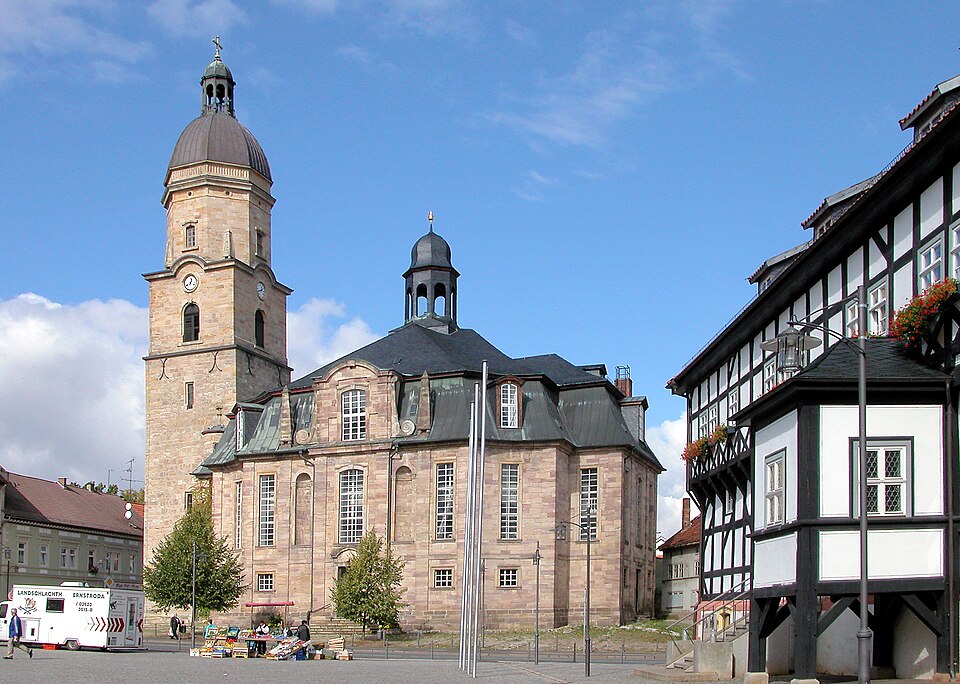 Umzug von Waltershausen nach Zypern per Palette: Walterhausen Stadtkirche Zur Gotteshilfe in Waltershausen – Foto: Jörg Blobelt, CC BY-SA 4.0, via Wikimedia Commons Umzug von Waltershausen nach Zypern per Palette: Walterhausen Stadtkirche Zur Gotteshilfe in Waltershausen