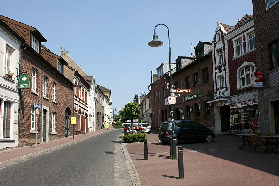 Umzug von Wassenberg nach Zypern per Container: Kirchstraße ies in Wassenberg