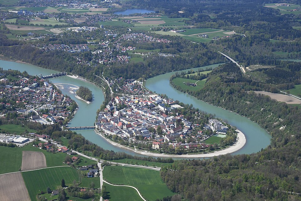 Umzug von Wasserburg am Inn nach Zypern per Palette: Aerial image of Wasserburg am Inn – Foto: Carsten Steger, CC BY-SA 4.0, via Wikimedia Commons Umzug von Wasserburg am Inn nach Zypern per Palette: Aerial image of Wasserburg am Inn