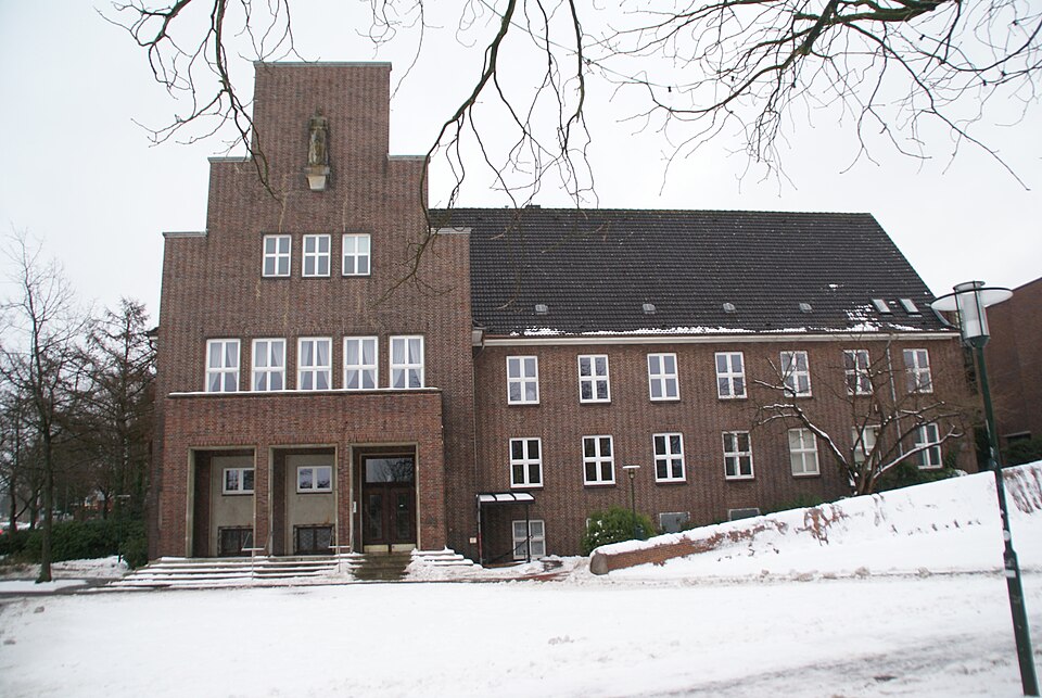 Umzug von Wedel nach Zypern per Container: Rathaus in Wedel