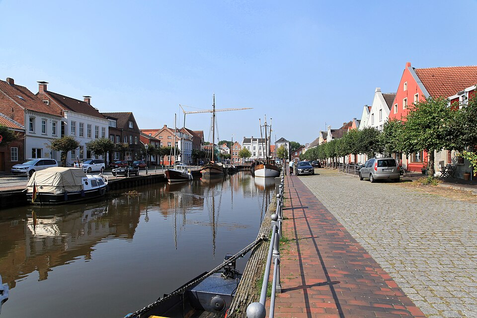 Umzug von Weener nach Zypern per Container: Am Hafen + Alter Hafen ies in Weener – Foto: Frank Vincentz, CC BY-SA 3.0, via Wikimedia Commons Umzug von Weener nach Zypern per Container: Am Hafen + Alter Hafen ies in Weener