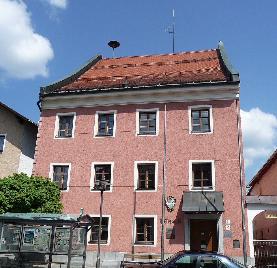 Umzug von Wegscheid nach Zypern per Container: Rathaus Wegscheid – Foto: Konrad Lackerbeck, CC BY 3.0, via Wikimedia Commons Umzug von Wegscheid nach Zypern per Container: Rathaus Wegscheid