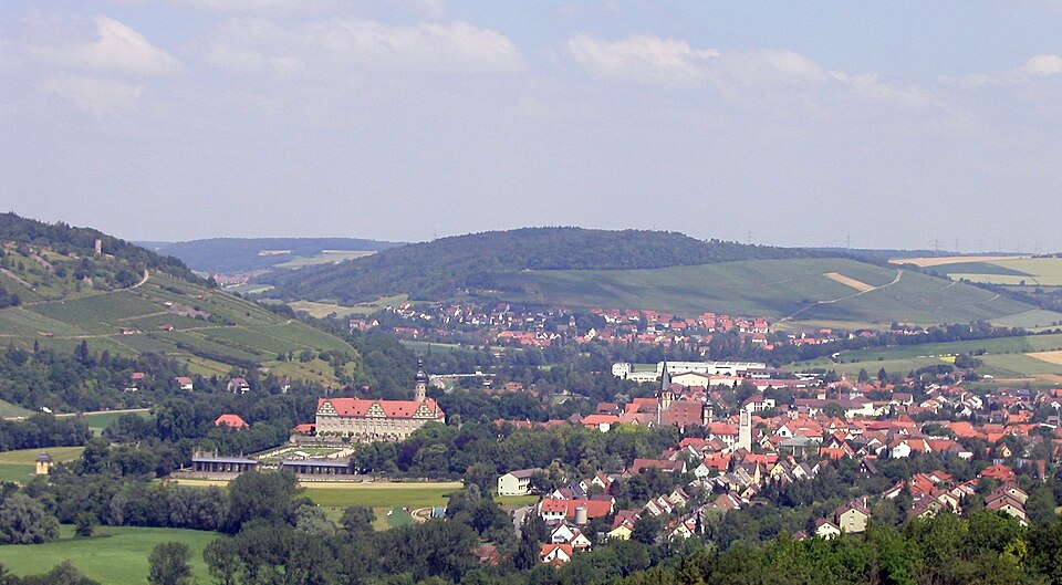 Umzug von Weikersheim nach Zypern per Container: Weikersheim im Taubertal – Foto: Schorle, CC BY-SA 3.0, via Wikimedia Commons Umzug von Weikersheim nach Zypern per Container: Weikersheim im Taubertal