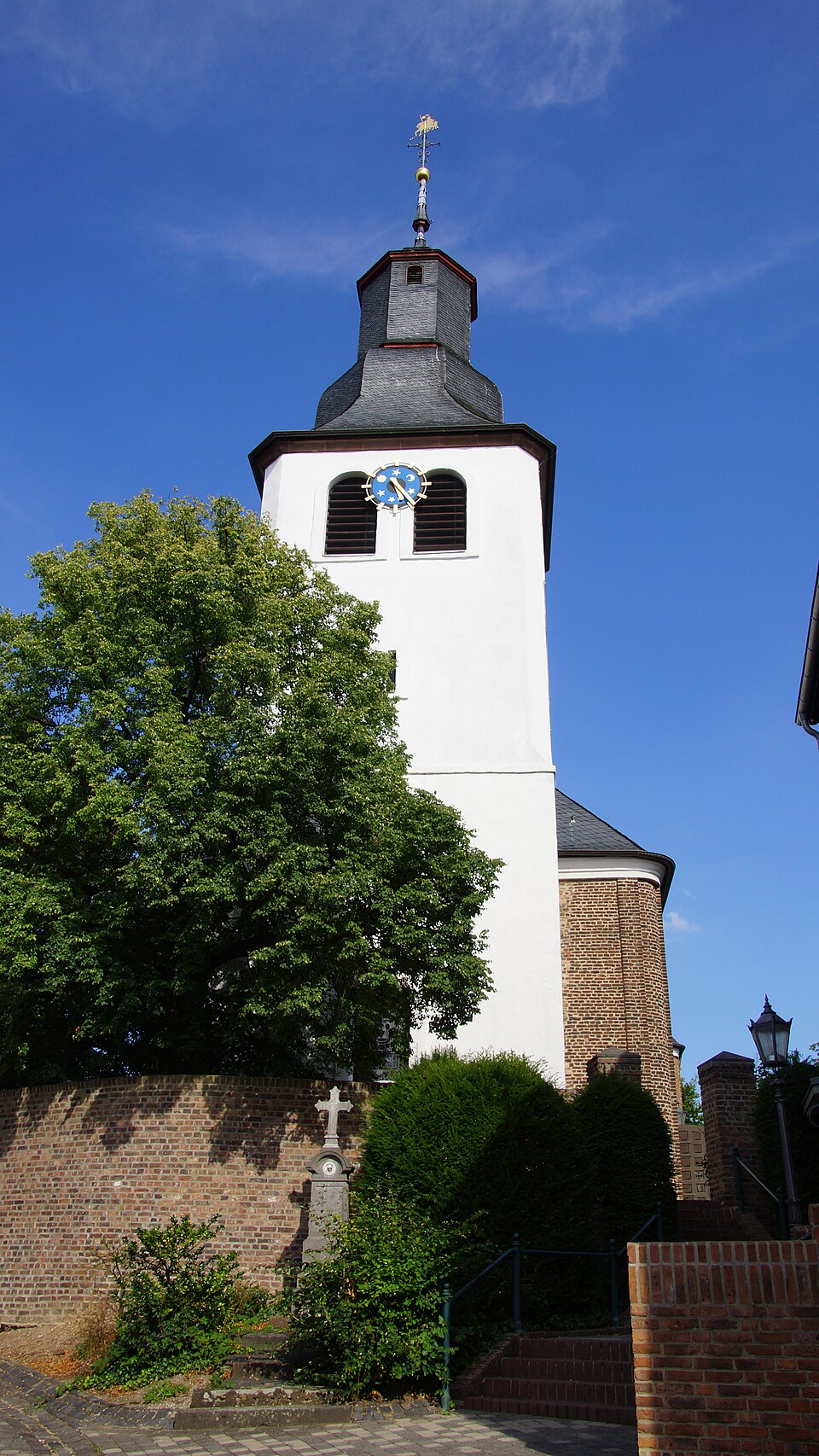Umzug von Weilerswist nach Zypern per Container: Pfarrkirche St. Mauritius Weilerswist