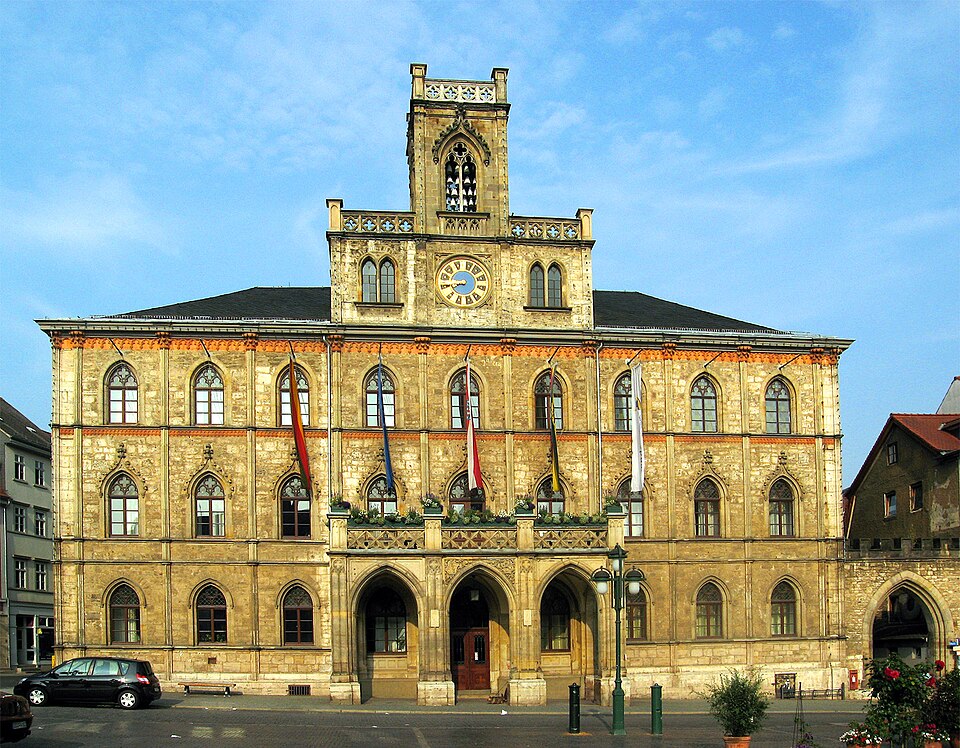 Umzug von Weimar nach Zypern per Container: Weimar City hall – Foto: Andreas Trepte, CC BY-SA 2.5, via Wikimedia Commons Umzug von Weimar nach Zypern per Container: Weimar City hall