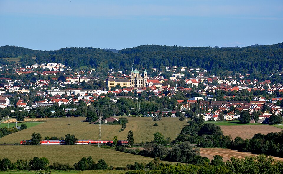 Umzug von Weingarten nach Zypern per Container: Weingarten Blick von Berg – Foto: Photo: Andreas Praefcke, CC BY 3.0, via Wikimedia Commons Umzug von Weingarten nach Zypern per Container: Weingarten Blick von Berg