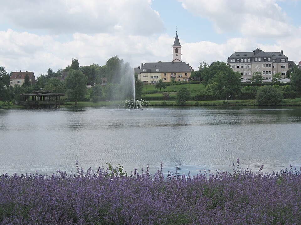 Umzug von Weiskirchen nach Zypern per Container: Weiskirchen Kurpark – Foto: Barthwo, CC BY-SA 3.0, via Wikimedia Commons Umzug von Weiskirchen nach Zypern per Container: Weiskirchen Kurpark