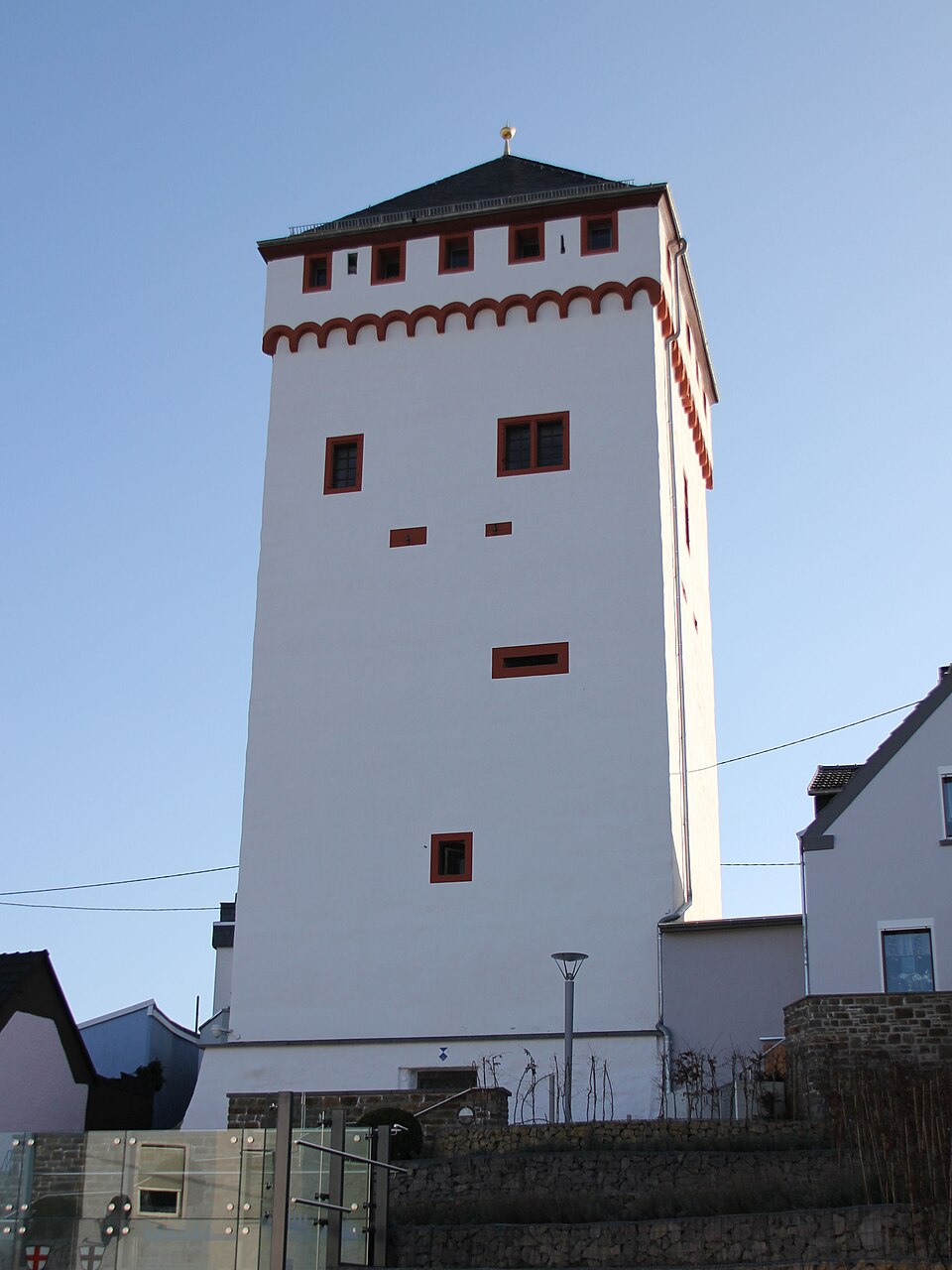 Umzug von Weißenthurm nach Zypern per Container: Weißer Turm Weißenthurm
