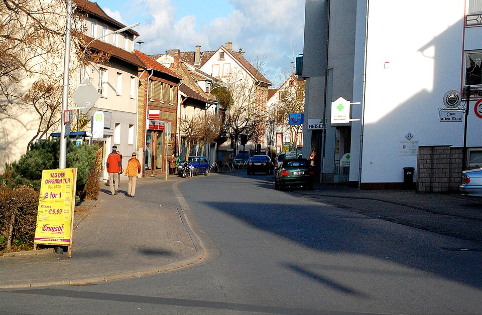 Umzug von Weiterstadt nach Zypern per Container: Darmstaedter Straße Weiterstadt – Foto: André Poth, CC BY-SA 3.0, via Wikimedia Commons Umzug von Weiterstadt nach Zypern per Container: Darmstaedter Straße Weiterstadt