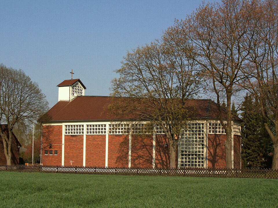 Umzug von Wendeburg nach Zypern per Container: Wendeburg Kirche kath – Foto: Kirchenfan, CC0, via Wikimedia Commons Umzug von Wendeburg nach Zypern per Container: Wendeburg Kirche kath