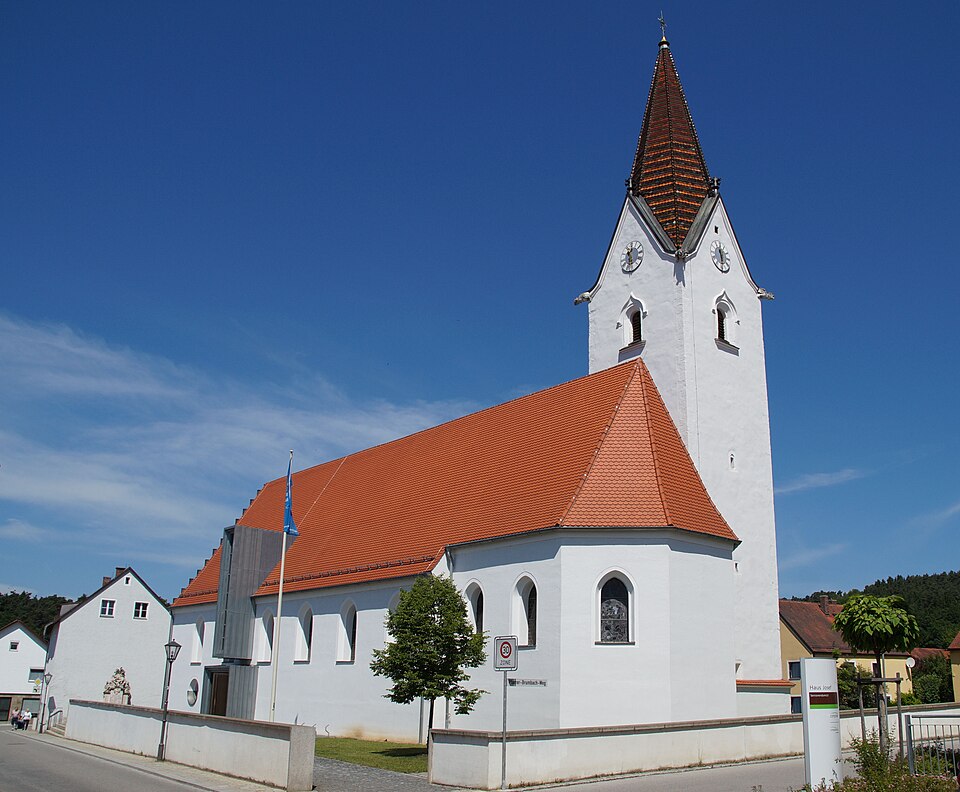 Umzug von Wenzenbach nach Zypern per Container: St. Peter Wenzenbach – Foto: Johanning, CC BY-SA 3.0, via Wikimedia Commons Umzug von Wenzenbach nach Zypern per Container: St. Peter Wenzenbach