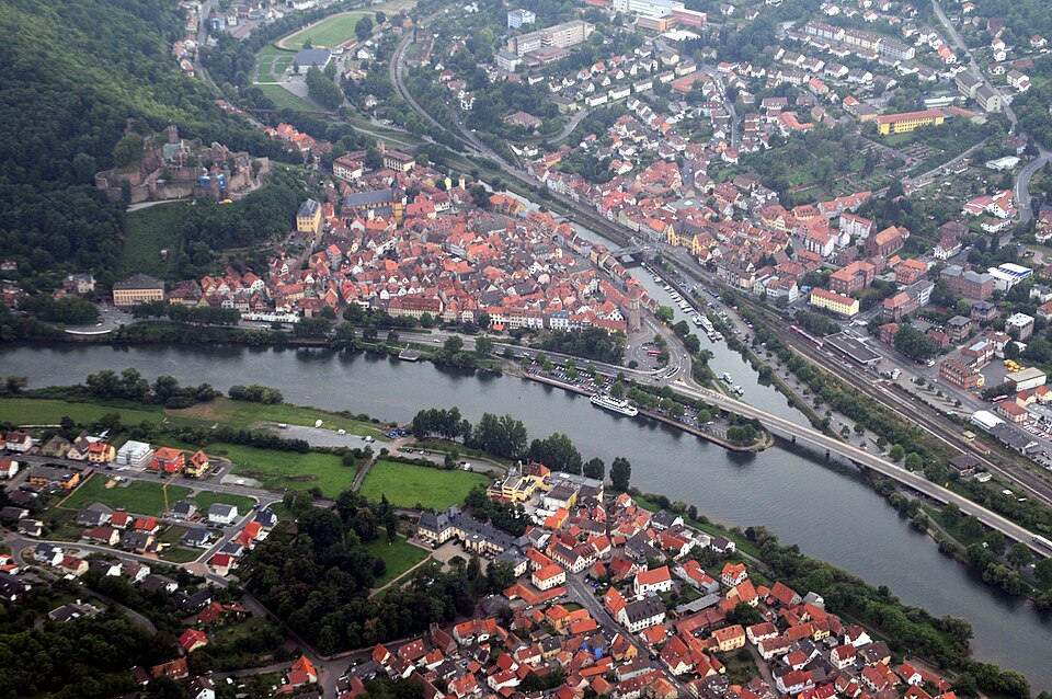 Umzug von Wertheim nach Zypern per Container: Wertheim Aerial – Foto: Fritz Geller-Grimm supported by Rüdiger Wandke, CC BY-SA 3.0, via Wikimedia Commons Umzug von Wertheim nach Zypern per Container: Wertheim Aerial