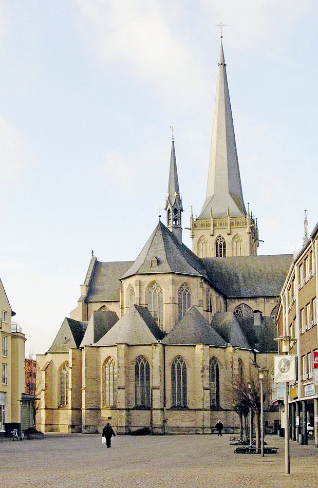 Umzug von Wesel nach Zypern per Container: Wesel willibrordi Dom chor – Foto: Hans Peter Schaefer (http://www.reserv-a-rt.de), CC BY-SA 3.0, via Wikimedia Commons Umzug von Wesel nach Zypern per Container: Wesel willibrordi Dom chor