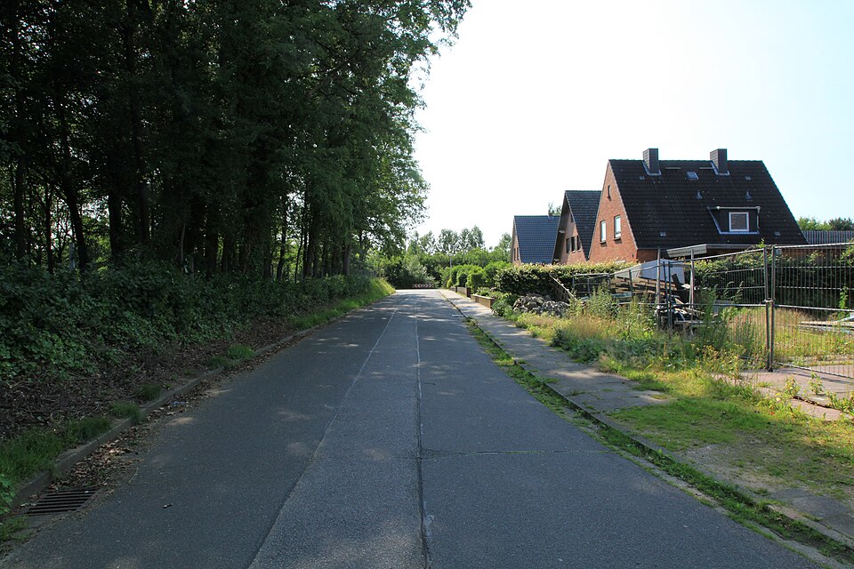 Umzug von Westerrönfeld nach Zypern per Container: Jakob-Rohwer-Straße + Jüdischer Friedhof ies in Westerrönfeld – Foto: Frank Vincentz, CC BY-SA 3.0, via Wikimedia Commons Umzug von Westerrönfeld nach Zypern per Container: Jakob-Rohwer-Straße + Jüdischer Friedhof ies in Westerrönfeld