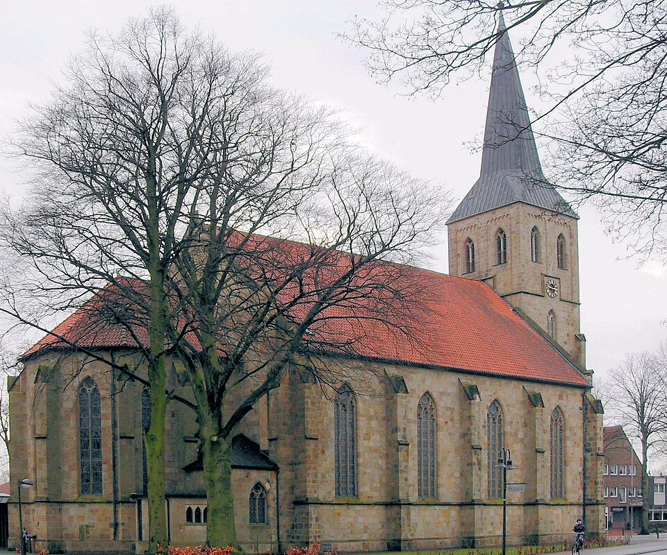 Umzug von Wettringen nach Zypern per Container: Wettringen, Kirche St. Petronilla, Nordseite – Foto: Rauenstein, CC BY-SA 2.5, via Wikimedia Commons Umzug von Wettringen nach Zypern per Container: Wettringen, Kirche St. Petronilla, Nordseite