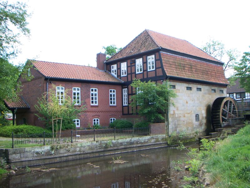 Umzug von Weyhe nach Zypern per Container: Weyhe Water Mill – Foto: UResas, Public domain, via Wikimedia Commons Umzug von Weyhe nach Zypern per Container: Weyhe Water Mill
