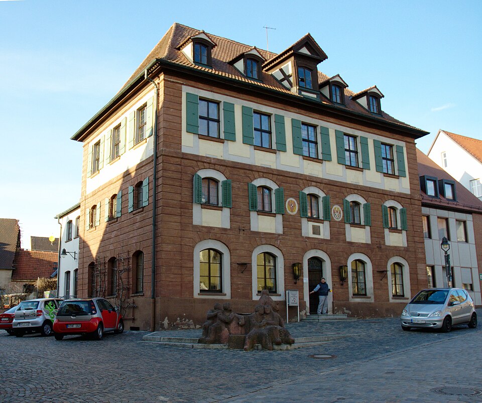 Umzug von Windsbach nach Zypern per Palette: Windsbach Rathaus – Foto: AlexanderRahm, CC BY 3.0, via Wikimedia Commons Umzug von Windsbach nach Zypern per Palette: Windsbach Rathaus