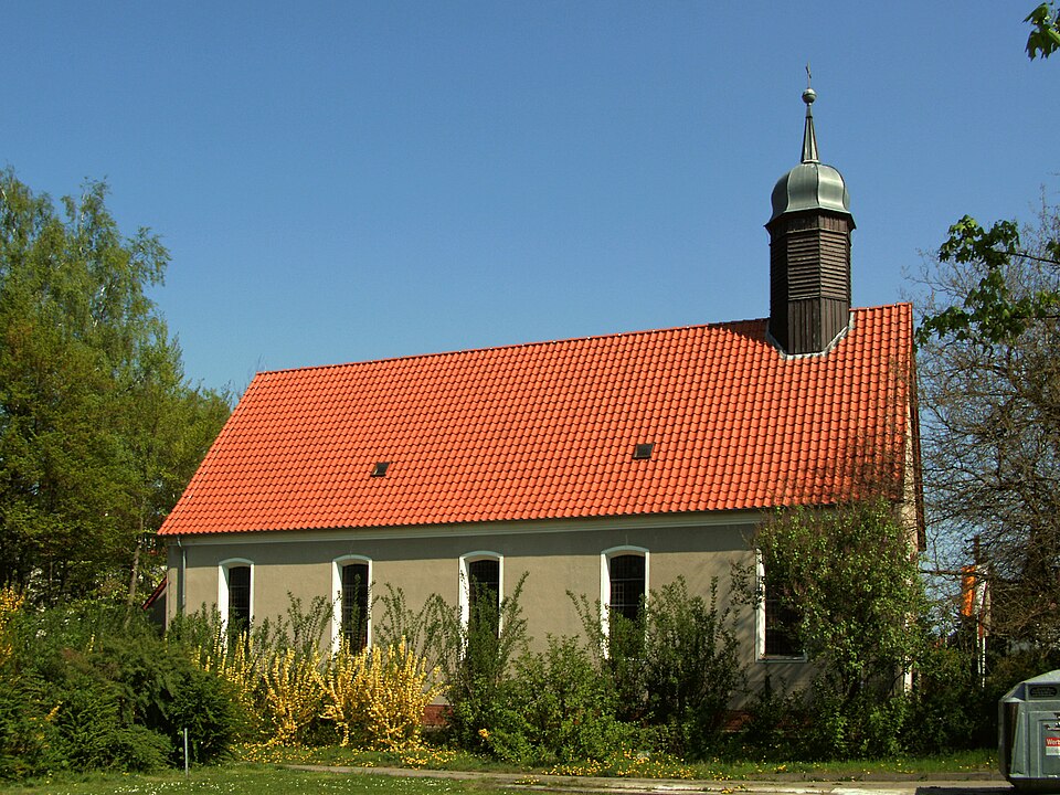 Umzug von Wolmirstedt nach Zypern per Container: Wolmirstedt Kirche Josef – Foto: Kirchenfan, CC0, via Wikimedia Commons Umzug von Wolmirstedt nach Zypern per Container: Wolmirstedt Kirche Josef