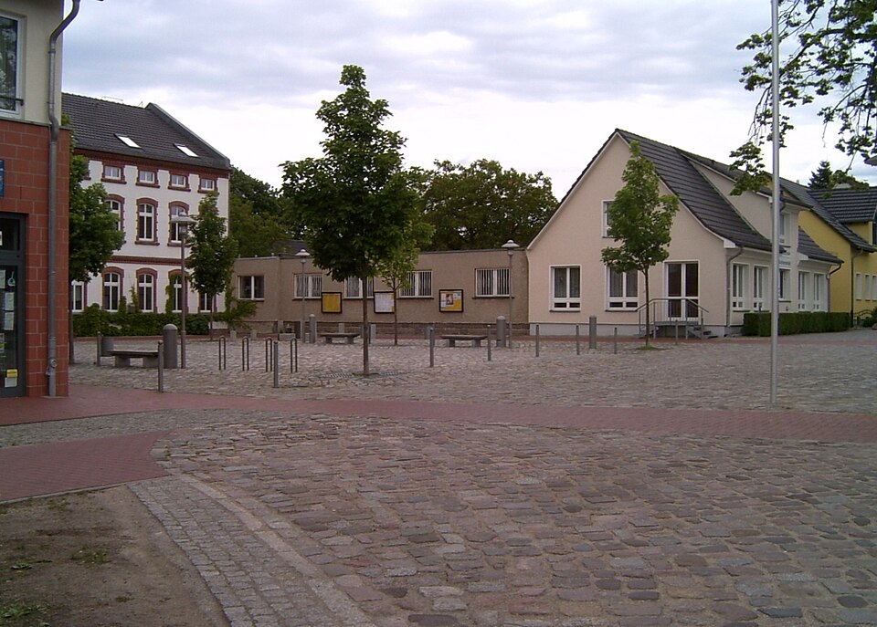 Umzug von Woltersdorf nach Zypern per Container: Ortskern von Woltersdorf bei Berlin – Foto: Picture taken by Marcus Cyron, CC BY-SA 2.5, via Wikimedia Commons Umzug von Woltersdorf nach Zypern per Container: Ortskern von Woltersdorf bei Berlin